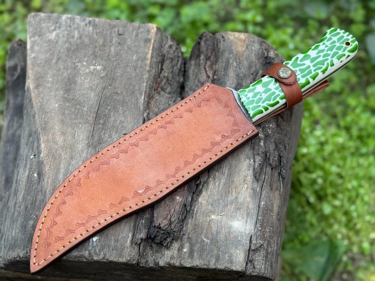 Custom Damascus Steel Knife – Green Honeycomb Handle & Sheath