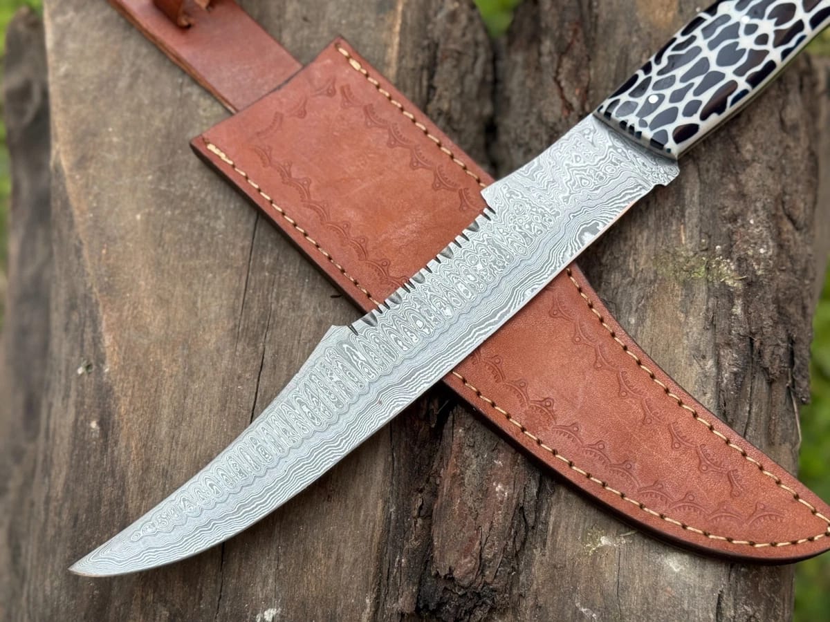 Custom Damascus Steel Knife – Honeycomb Resin Handle & Sheath