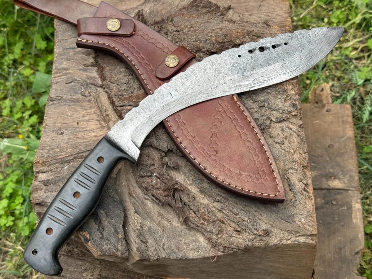 Custom Damascus Steel Kukri Survival Knife – Grooved Black Handle & Leather Sheath